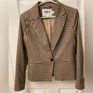 ONLY brown and black plaid blazer